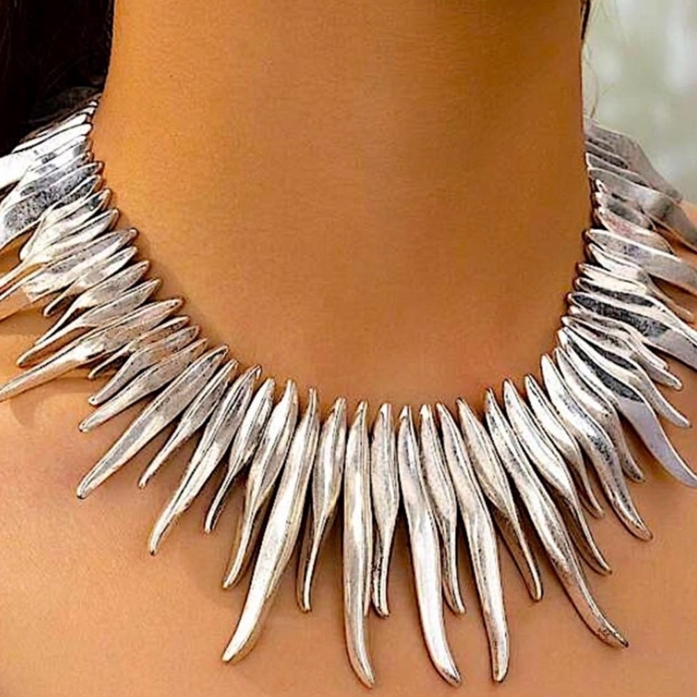 Silver Fringe Statement Choker( new )